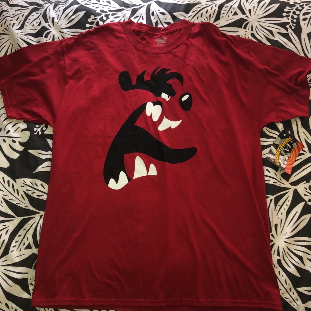 Looney Tunes tshirt with tag
